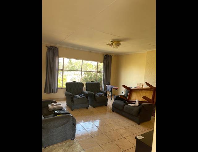 4 BEDROOM HOUSE FOR SALE IN SIGNAL HILL